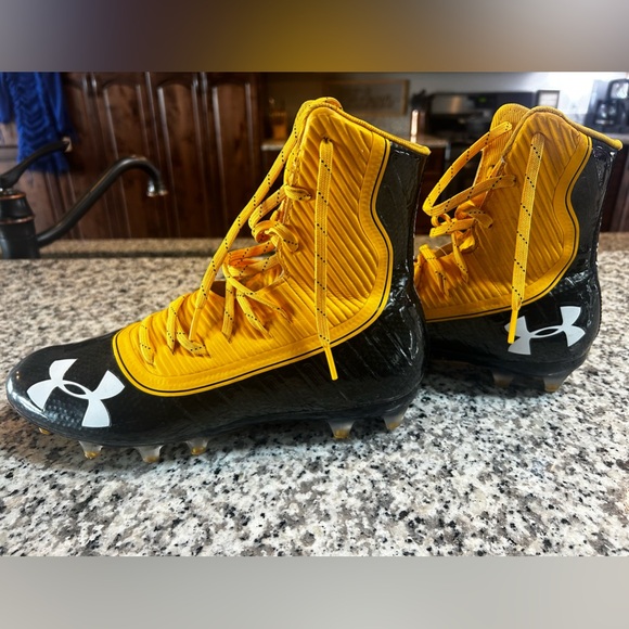 Under Armour Football Cleats - Picture 1 of 6